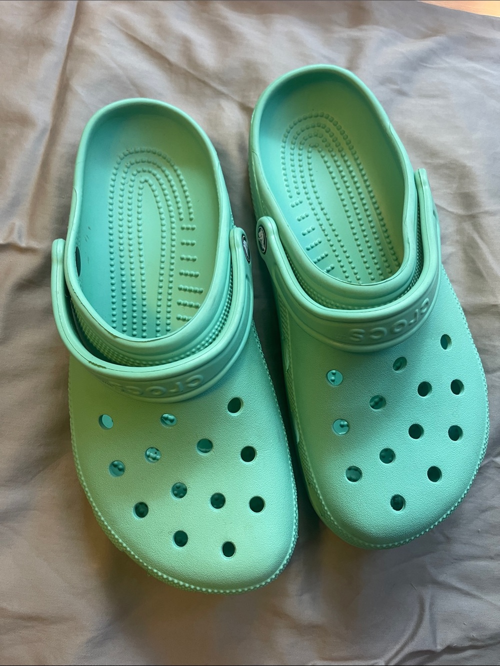 CROCS Classic Clog in Mint Green